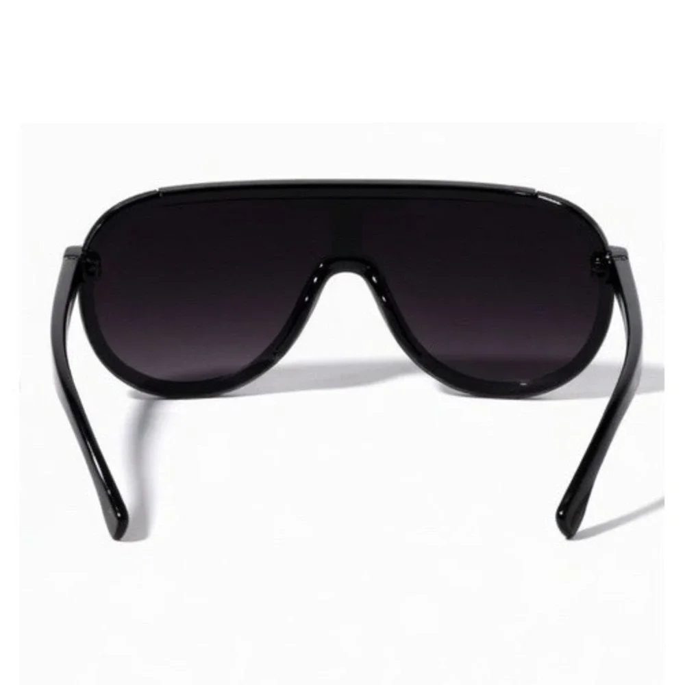 Classic Men Black‎ Shield Sunglasses Offering Bold Edgy All-Black Look Fashion
